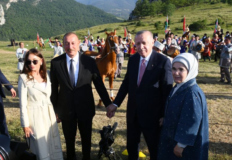 GƏLƏCƏK NƏSİLLƏRƏ ŞUŞADAN GÖRÜNƏN YOL - Qənirə Paşayevanın yazısı