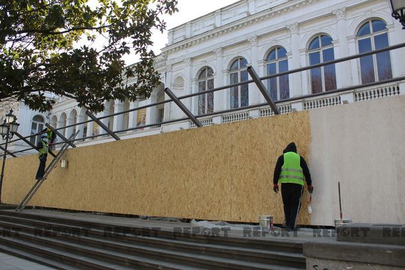 Tbilisi merinin müavini AXC-nin elan edildiyi binanın bərpasından danışıb -  FOTO