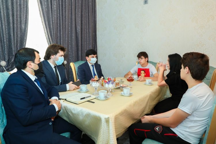 Yeni mənzillə təmin olunmuş şəhid ailəsi ilə görüş olub
