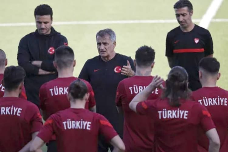 Türkiyəli futbolçular Bakıda dalaşıb
