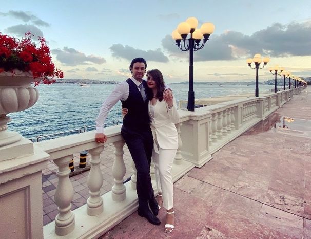 Van Dammın oğlundan xanımı ilə bağlı paylaşım - Mübarizə əbədi kimi görünsə də...  FOTO Van Dammın oğlundan xanımı ilə bağlı paylaşım - Mübarizə əbədi kimi görünsə də...  FOTO