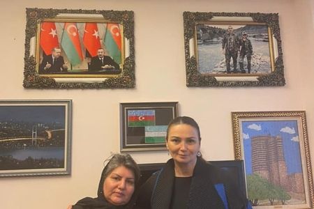 Qənirə Paşayeva şəhid Pərvin Təhməzovun anası ilə görüşüb
