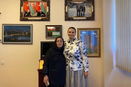 Qənirə Paşayeva şəhid Rüfət Əsgərovun anası ilə görüşüb