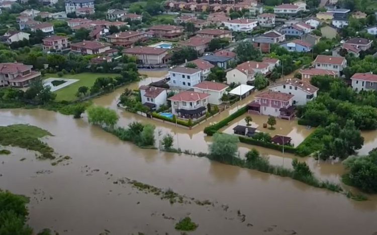 İstanbulu su basıb -  VİDEO