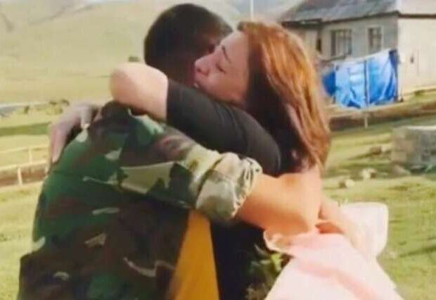 Şəhid olduğu deyilən əsgər evinə qayıtdı –  VİDEO Şəhid olduğu deyilən əsgər evinə qayıtdı –  VİDEO