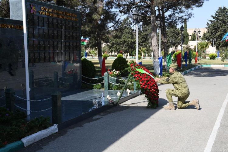 Vətən müharibəsi şəhidlərinin xatirəsinə abidə lövhəsi açılıb -  FOTO