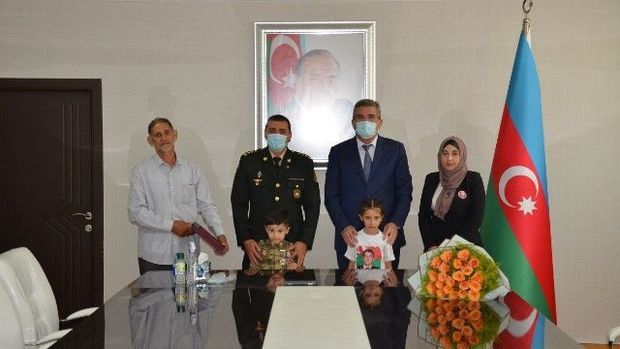Daha bir şəhid ailəsinə medal təqdim olundu -  FOTO