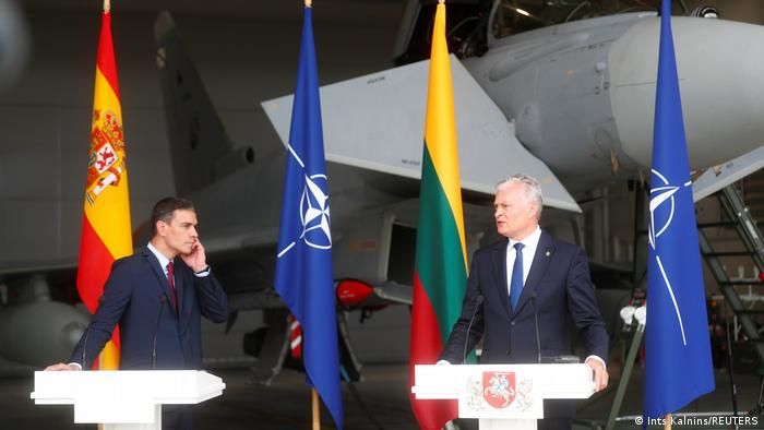 Litvada gərgin anlar: Rus qırıcıları prezidentlərin mətbuat konfransını pozdu - VİDEO