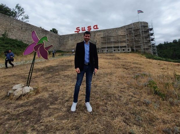 Səfirdən Şuşa ilə bağlı paylaşım: “Şuşanı ziyarət edən ilk İsrail səfiri olmaq..." - FOTO Səfirdən Şuşa ilə bağlı paylaşım: “Şuşanı ziyarət edən ilk İsrail səfiri olmaq..." - FOTO