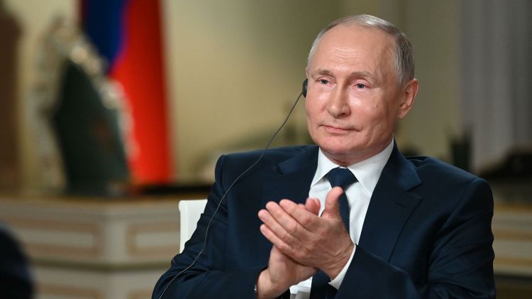 “Əmin olun, Putin rəqiblərindən pul qoparır” - “Fox News”un aparıcısı