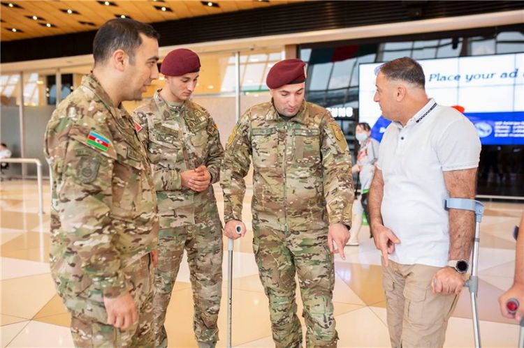 Ağır yaralanmış daha 8 qazimiz Türkiyəyə göndərildi - FOTO