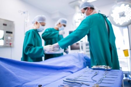 Qazimizin 24 sm-lik sümük defekti bərpa olunub