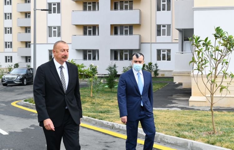 Prezident Xocasəndə şəhid ailələri və qazilərə mənzillərin və avtomobillərin təqdim olunması mərasimində -  FOTO