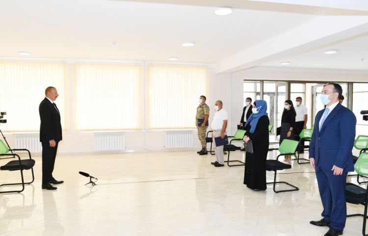 İlham Əliyev şəhid ailələri və müharibə əlilləri ilə görüşüb -  FOTO