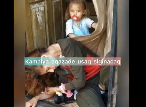 Narkotik almaq üçün 2 yaşlı uşağını diləndirən ata-ana ilə bağlı  RƏSMİ MƏLUMAT - VİDEO