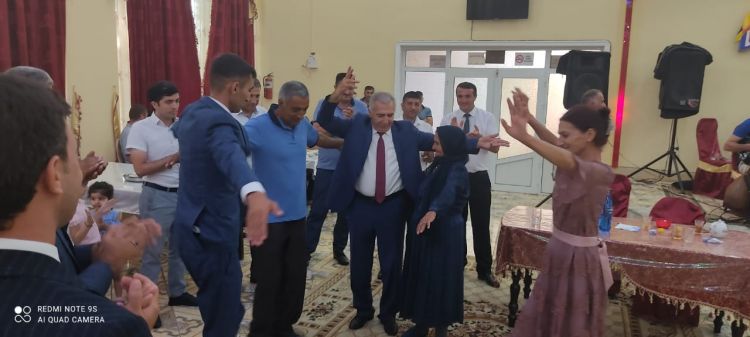 Deputat qazinin toyunda iştirak etdi -  FOTO