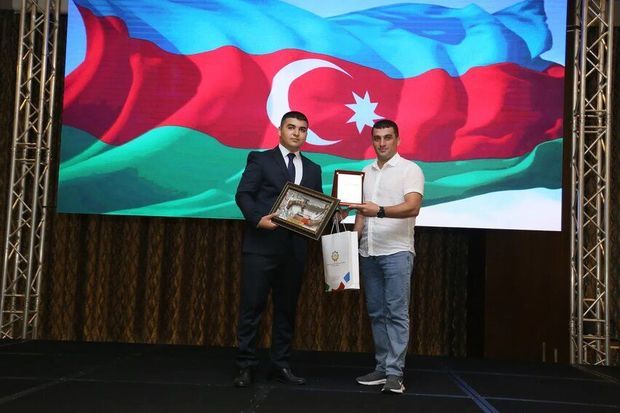 Vətən Müharibəsində xüsusi xidmətləri olan jurnalistlər mükafatlandırılıb –  FOTO