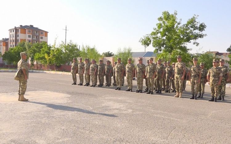 Naxçıvan Qarnizonu Qoşunlarında taqım, bölük, batareya komandirləri və müavinləri ilə toplantılar keçirilib -  VİDEO