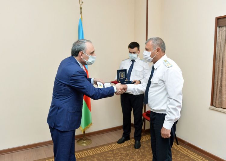Kamran Əliyev Sədərəkdə hərbi hissəyə gedib - FOTO