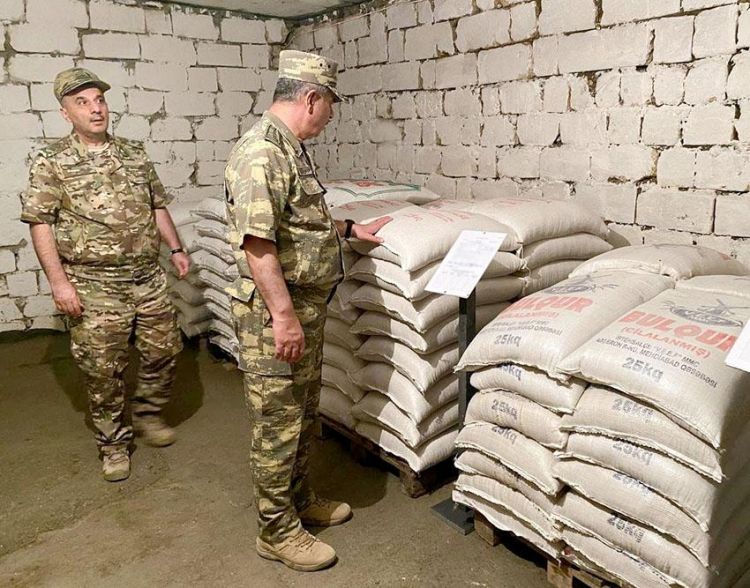 Zakir Həsənov azad edilmiş ərazilərdə yeni anbarların qışa hazırlığını yoxladı -  VİDEO Zakir Həsənov azad edilmiş ərazilərdə yeni anbarların qışa hazırlığını yoxladı -  VİDEO