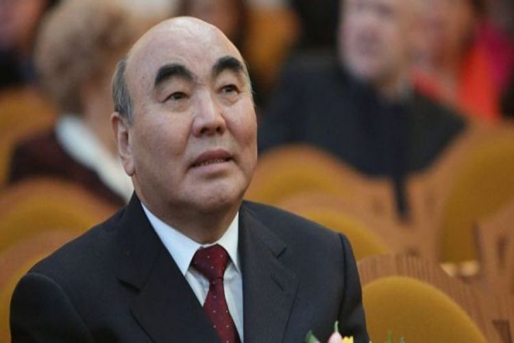 Əsgər Akayev Qırğızıstanı tərk edib