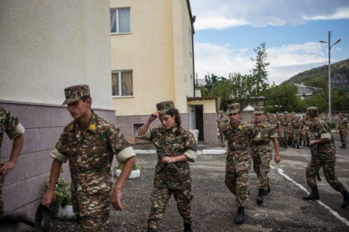 Ermənistanda qadınlar döyüş hissələrində xidmət edəcək