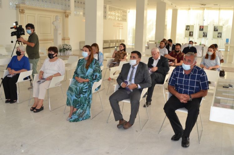 Özbək müəllifin 44 günlük müharibədən bəhs edən kitabının təqdimatı oldu  -  FOTO