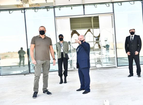 İlham Əliyev və Mehriban Əliyeva Füzuli Beynəlxalq Hava Limanında görülən işlərlə tanış olublar İlham Əliyev və Mehriban Əliyeva Füzuli Beynəlxalq Hava Limanında görülən işlərlə tanış olublar