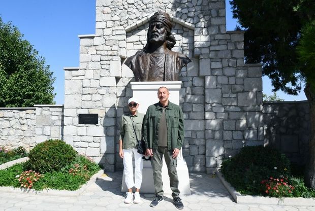 Molla Pənah Vaqifin Şuşada büstü açılıb -  FOTO