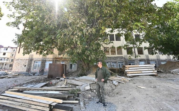 Şuşada Xüsusi nümayəndəliyin yerləşəcəyi inzibati binada bərpa işləri aparılır Şuşada Xüsusi nümayəndəliyin yerləşəcəyi inzibati binada bərpa işləri aparılır