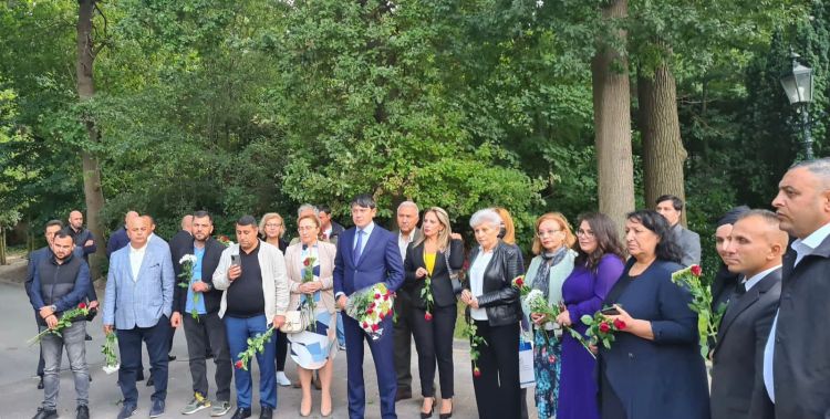 Haaqa şəhərində Xocalı abidəsi ziyarət edilib