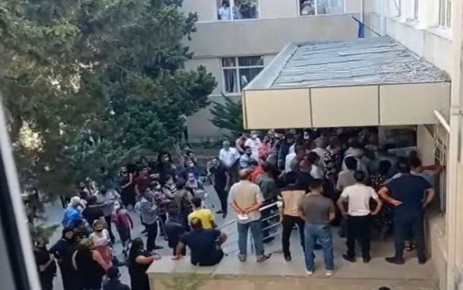 Bakıda izdihamlı vaksin növbəsi -  VİDEO