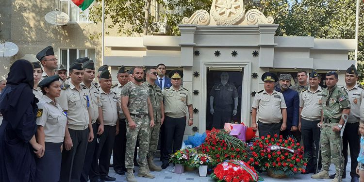 Həmvətənlərini arxasınca döyüşə aparan komandirin xatirəsi yad edilib