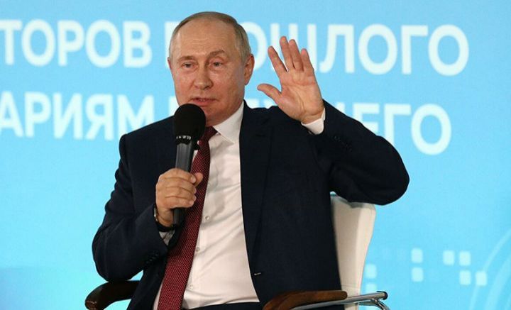 Putin mobil telefondan istifadə etmədiyini bildirib