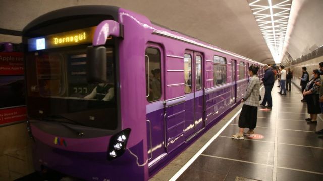 Bakı metrosunda gecikmə:  Qan izləri...