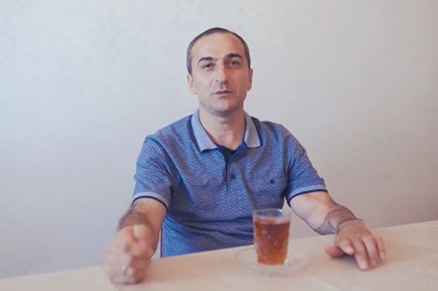Döyüşdə qopan qolunu götürüb özünü hospitala çatdıran qazi Türkiyədən qayıtdı -  VİDEO