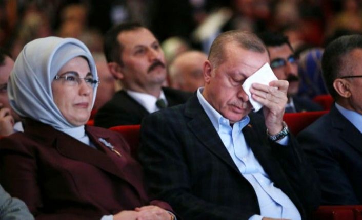 Ərdoğan şeir dinləyərkən göz yaşlarını saxlaya bilmədi -  VİDEO