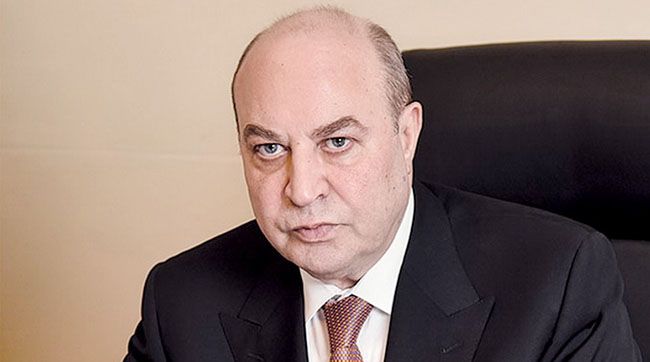 Eldar Həsənov məhkəmədə yıxılıb