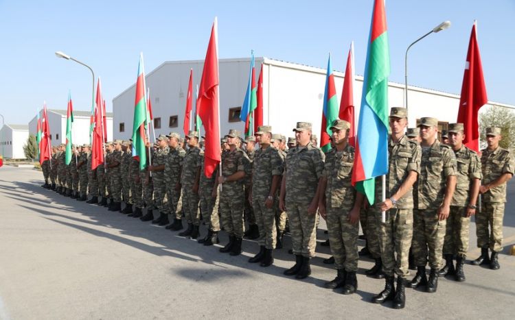 Azərbaycan və Türkiyə hərbçiləri Pirəkəşküldən Acıdərəyə yürüş edib -  FOTO