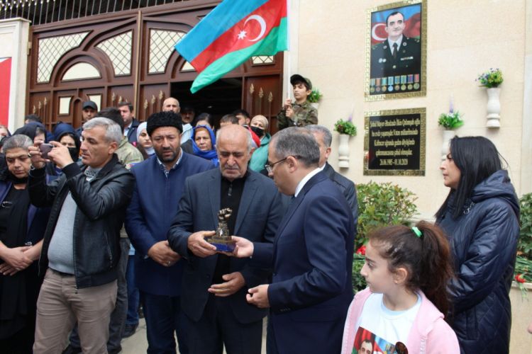 Şəhid mayor İlkin Əhədzadənin barelyefinin açılışı olub - FOTO