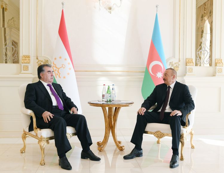 İlham Əliyev Emoməli Rəhmonu təbrik etdi İlham Əliyev Emoməli Rəhmonu təbrik etdi
