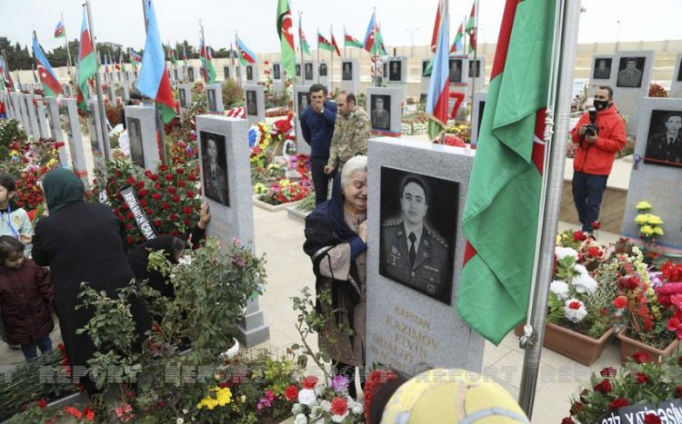 Vətən müharibəsi şəhidlərinin anım günü ilə bağlı məzarları ziyarət olunub