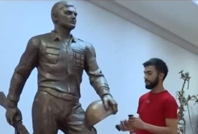 Şəhid döyüş yoldaşının heykəlini hazırladı –  FOTO