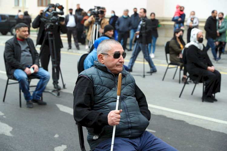Gözdən əlilliyi olan şəxslərə mənzillər təqdim olunub -  FOTO