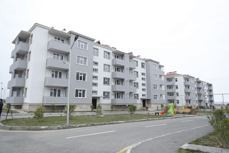 Samuxda şəhid ailələri və müharibə əlilləri üçün yeni yaşayış kompleksinin açılışı olub - FOTO