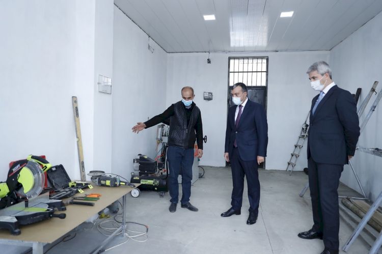 Nazir şəhid ailələri üçün yaradılmış müəssisə və təsərrüfatlara baxış keçirib -  FOTO Nazir şəhid ailələri üçün yaradılmış müəssisə və təsərrüfatlara baxış keçirib -  FOTO