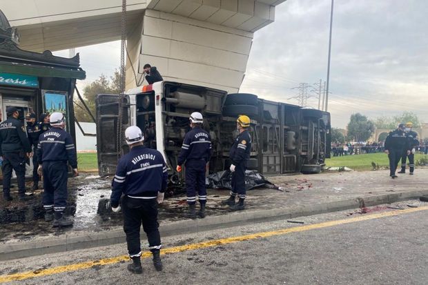 Bakıda yük maşını avtobusa çırpılıb,  5 nəfər ölüb, 13 nəfər yaralanıb - YENİLƏNİB 1 Bakıda yük maşını avtobusa çırpılıb,  5 nəfər ölüb, 13 nəfər yaralanıb - YENİLƏNİB 1
