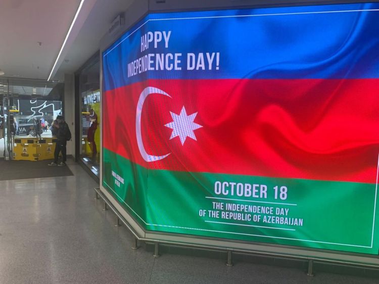 Londonda bilbordlarda Azərbaycanla bağlı məlumat yerləşdirilib -  FOTO