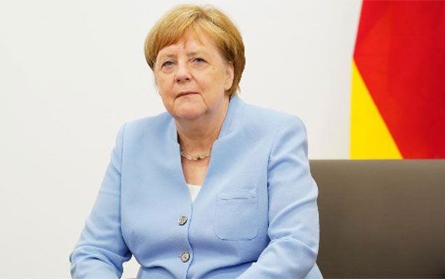 “Paltarlarımın rəngi müəyyən siyasi siqnallarla əlaqəli olub” -  Merkel