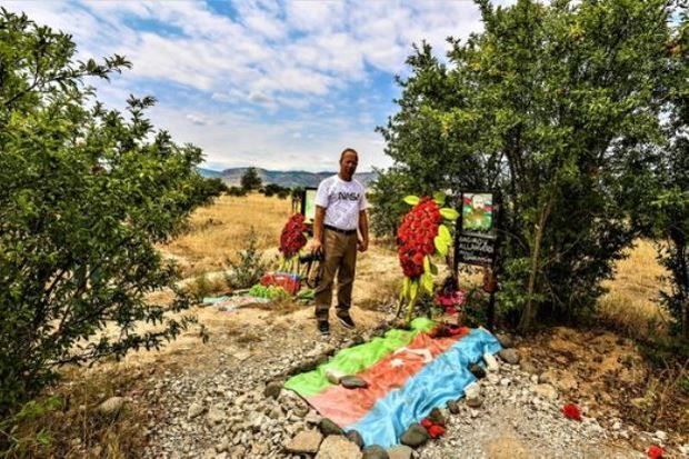 Litvalı hərbi jurnalist  Ağdamda Milli Qəhrəman Allahverdi Bağırovun məzarını ziyarət edib